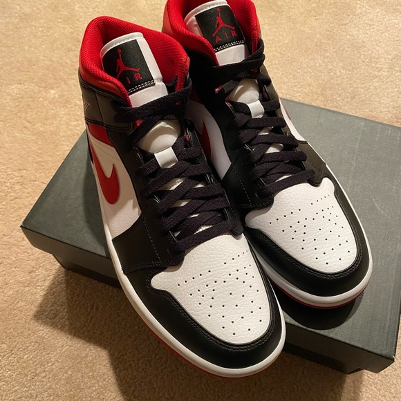 NEW Nike Air Jordan 1 Mid Gym Red Panda - Size 10.5 US - Picture 6 of 8